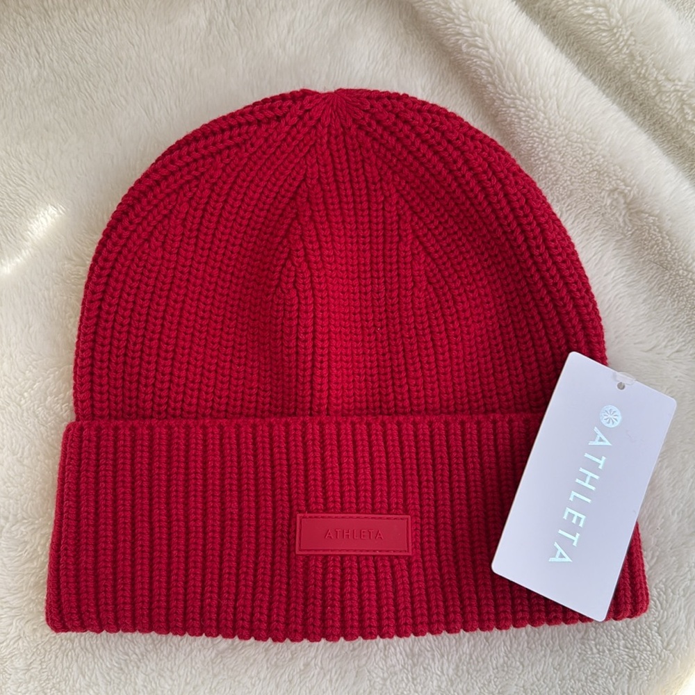 NWT Athleta Cozy Hour Beanie, Clover Berry